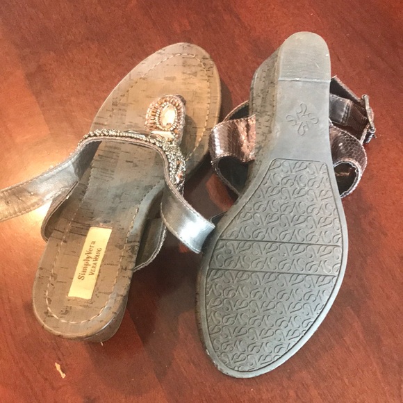 Size 6M brown wedges - Picture 7 of 7